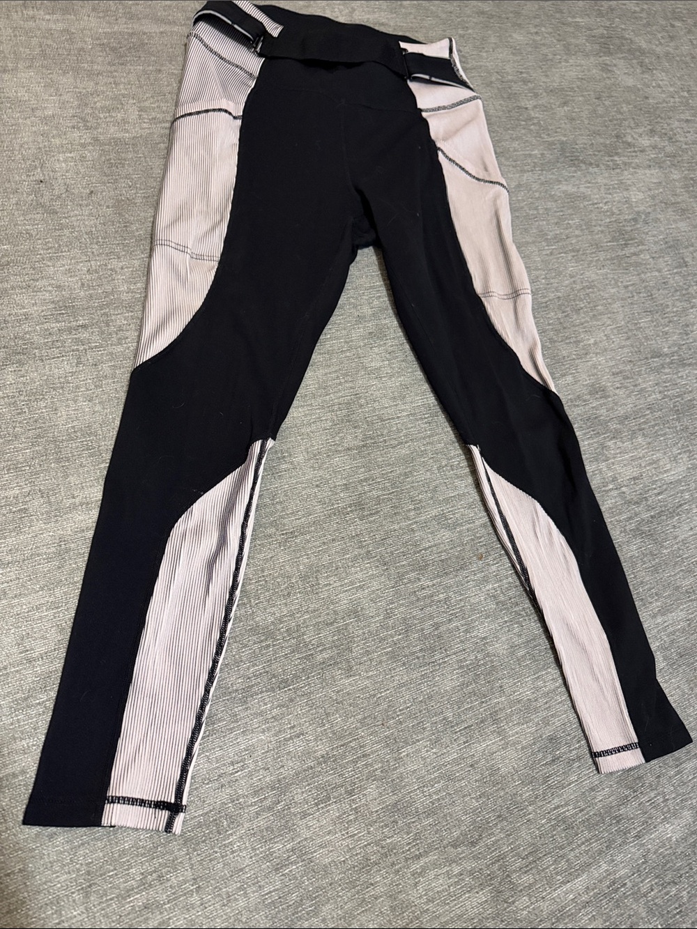 Black & Light creamTwo-Tone Active Leggings